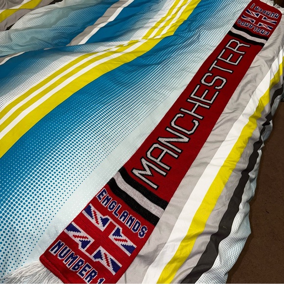 Manchester soccer/football Scarf - Picture 2 of 5